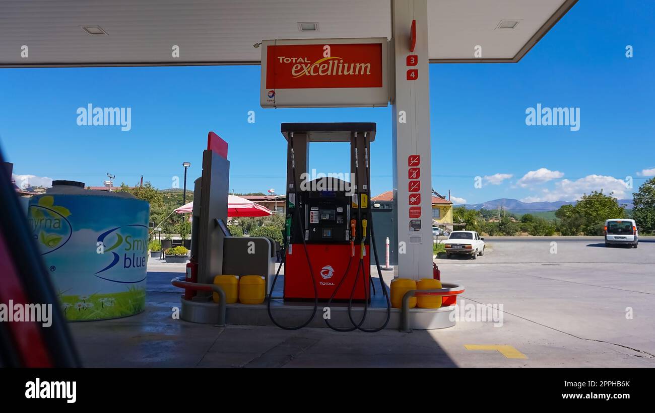 Marmaris, Turquie - 22 septembre 2022 : station d'essence totale. Total est une multinationale pétrolière française et l'une des sociétés pétrolières Supermajor dans le monde. Banque D'Images