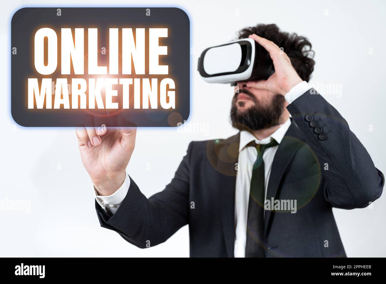 Affiche textuelle montrant le marketing en ligne. Approche commerciale pratique consistant à exploiter les canaux Web pour diffuser un message Banque D'Images