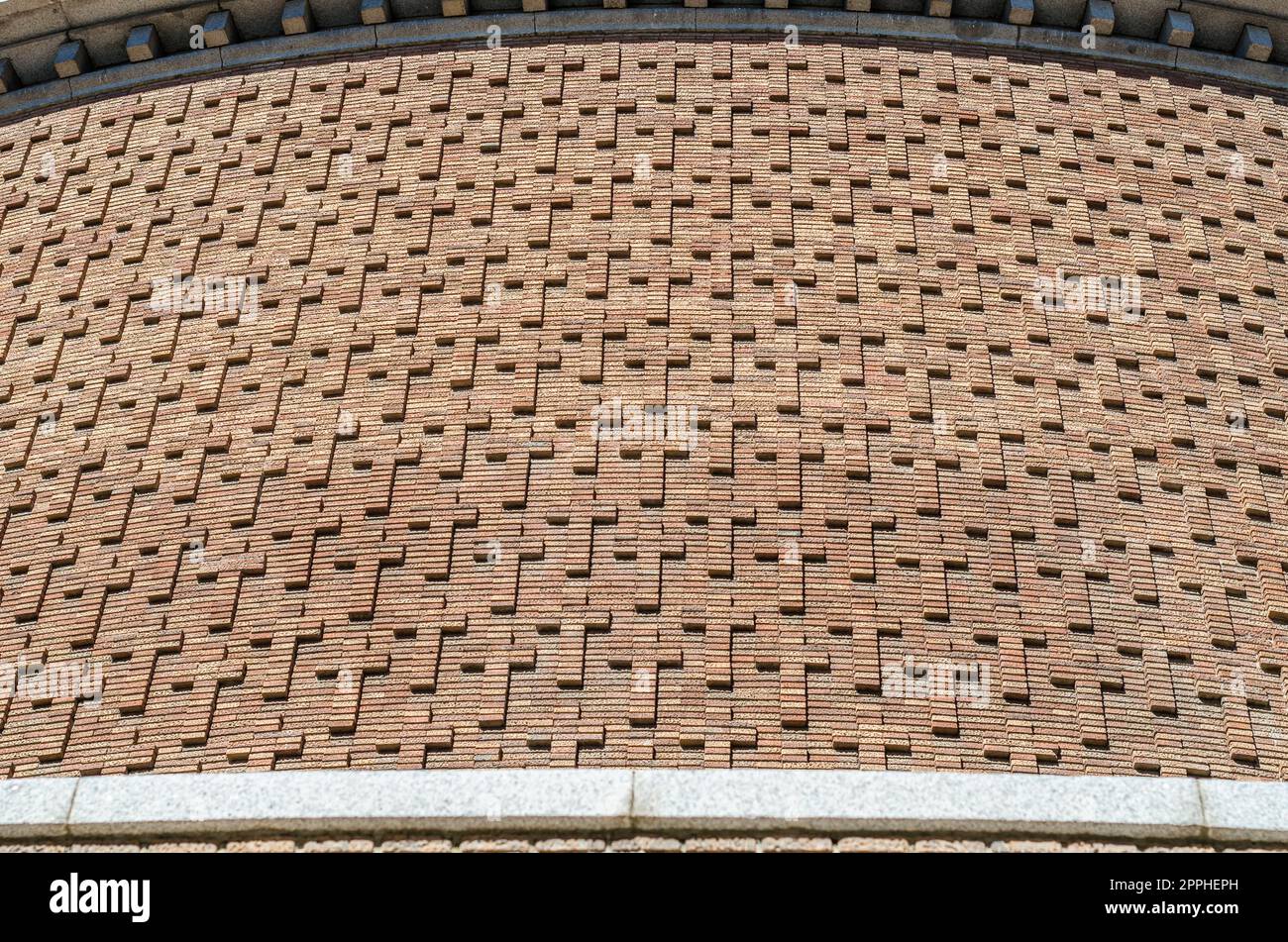 MADRID, ESPAGNE – 5 OCTOBRE 2021 : détail de façade du Conseil municipal du bâtiment du quartier Moncloa-Aravaca à Madrid, Espagne, conçu en 1949 par l’architecte Manuel Herrero de Palacios Banque D'Images MADRID, ESPAGNE – 5 OCTOBRE 2021 : détail de façade du Conseil municipal du bâtiment du quartier Moncloa-Aravaca à Madrid, Espagne, conçu en 1949 par l’architecte Manuel Herrero de Palacios Banque D'Images