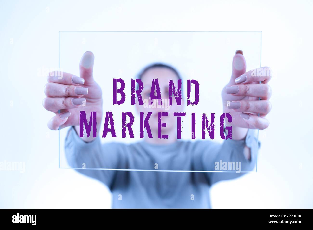 Affiche textuelle indiquant le marketing de la marque. Mot écrit sur la pratique d'approcher les clients pour construire une meilleure image Banque D'Images