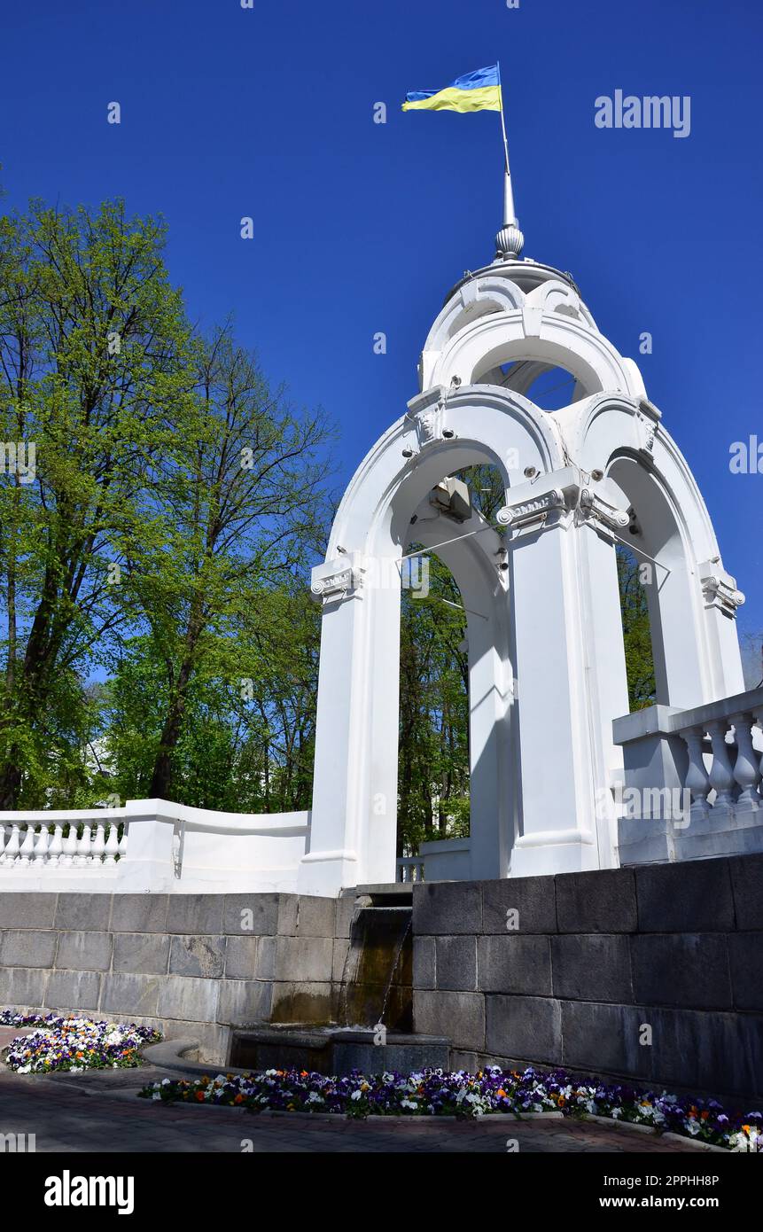 Flux (miroir ou le verre d'eau) - le premier symbole de la ville de Kharkov, est un pavillon et une fontaine au coeur de la ville Banque D'Images