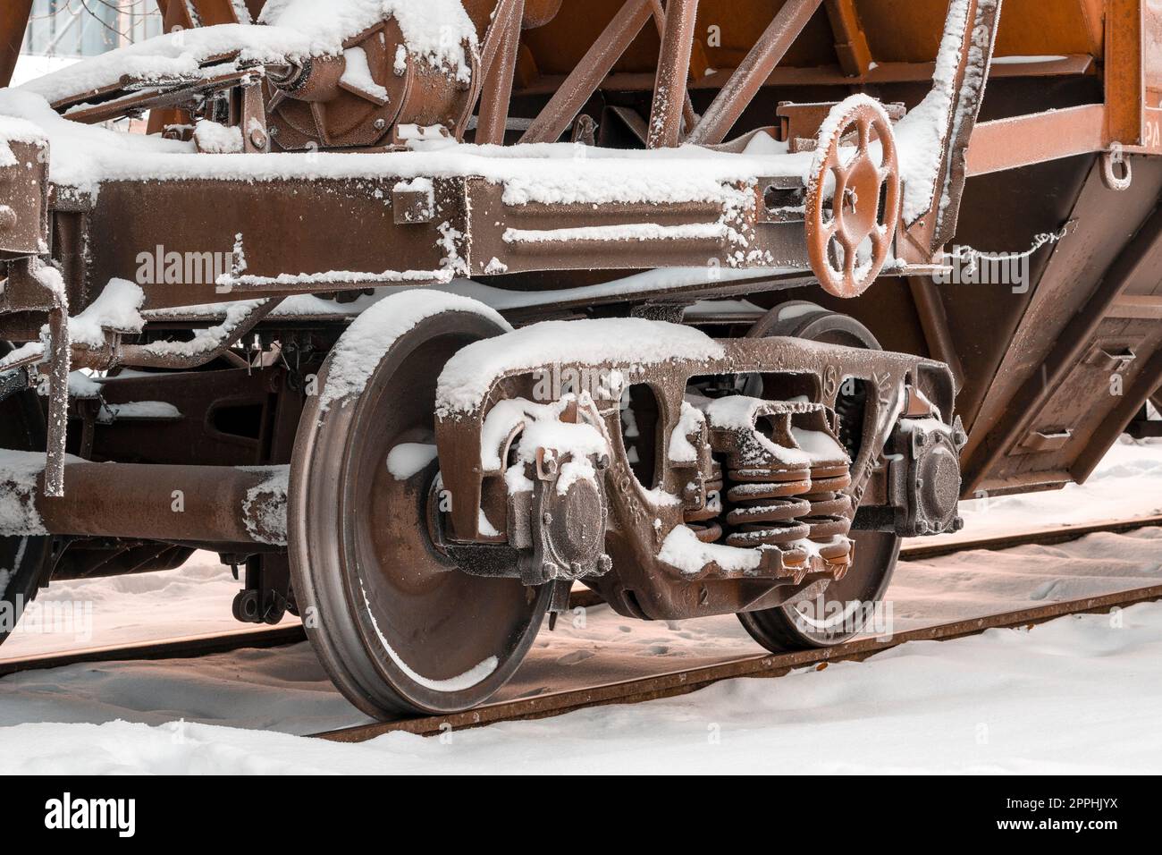 Vue rapprochée des roues d'un train de marchandises Banque D'Images