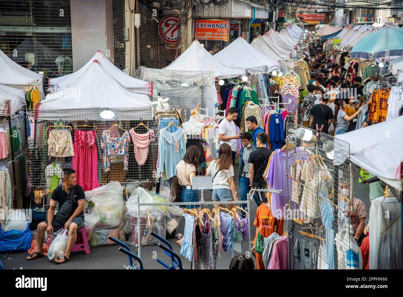 Marché TEXTILE PRATUNAM BANGKOK THAÏLANDE Banque D'Images