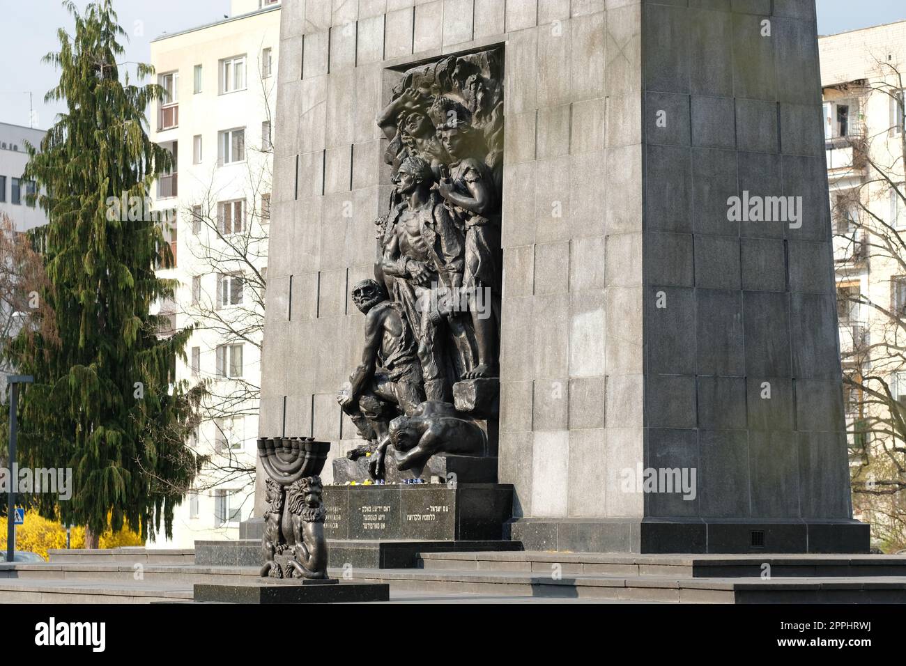 Varsovie Pologne le mémorial du soulèvement du ghetto de Varsovie de 1943 lorsque les combattants de la réistance juive font fughter l'armée allemande nazie. Banque D'Images