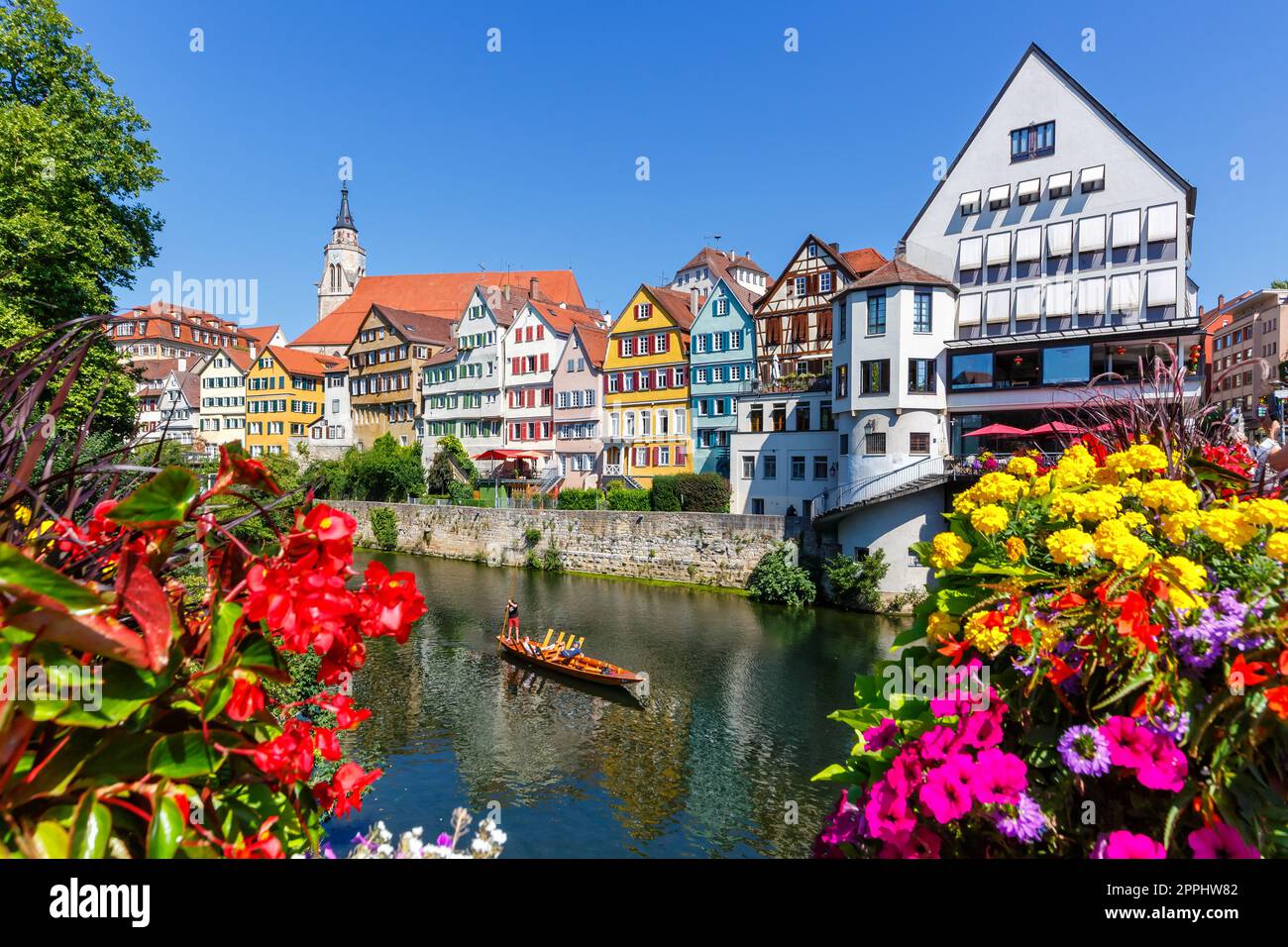 TÃ¼bingen Tuebingen ville à la rivière Neckar avec Punt Stocherkahn voyage en Allemagne Banque D'Images