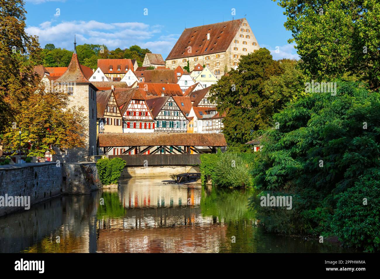 SchwÃ¤bisch Hall maisons à colombages de la ville du Moyen âge au bord de la rivière Kocher en Allemagne Banque D'Images