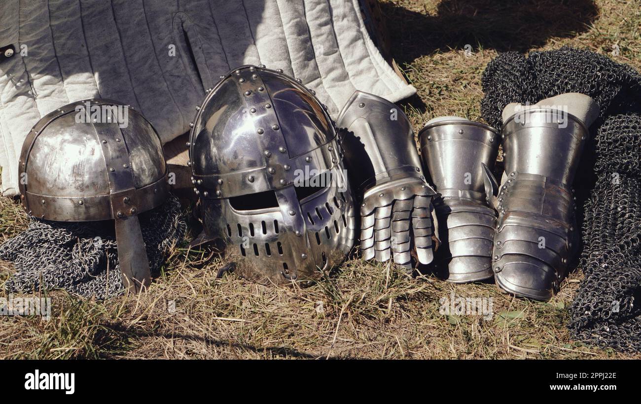 armure de chevalier, casques et accessoires, tout ce que les fans de marques médiévales aiment Banque D'Images