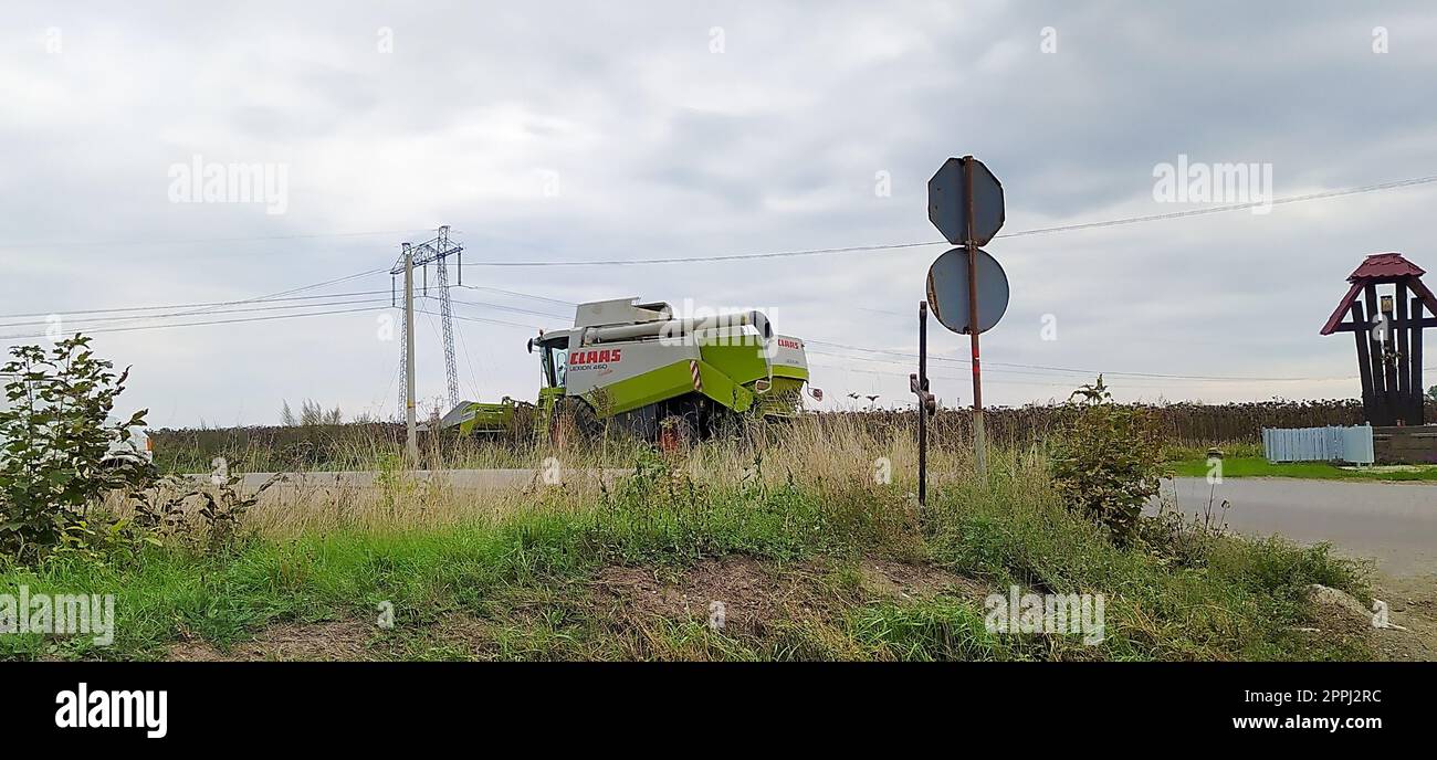 Kiev, Ukraine - 16 octobre 2020 : Claas Harvest combat les machines. Banque D'Images
