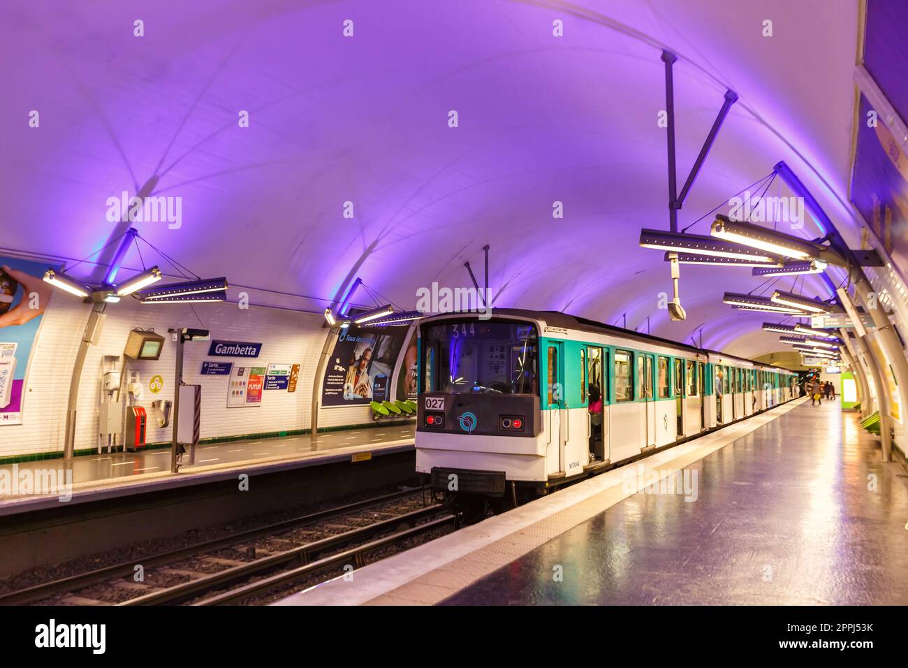 Métro Paris station de métro Gambetta transports publics en France Banque D'Images