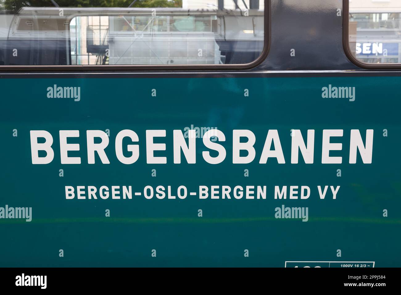 Inscription sur un train de la ligne Bergen Bergensbanen à la gare de Norvège Banque D'Images