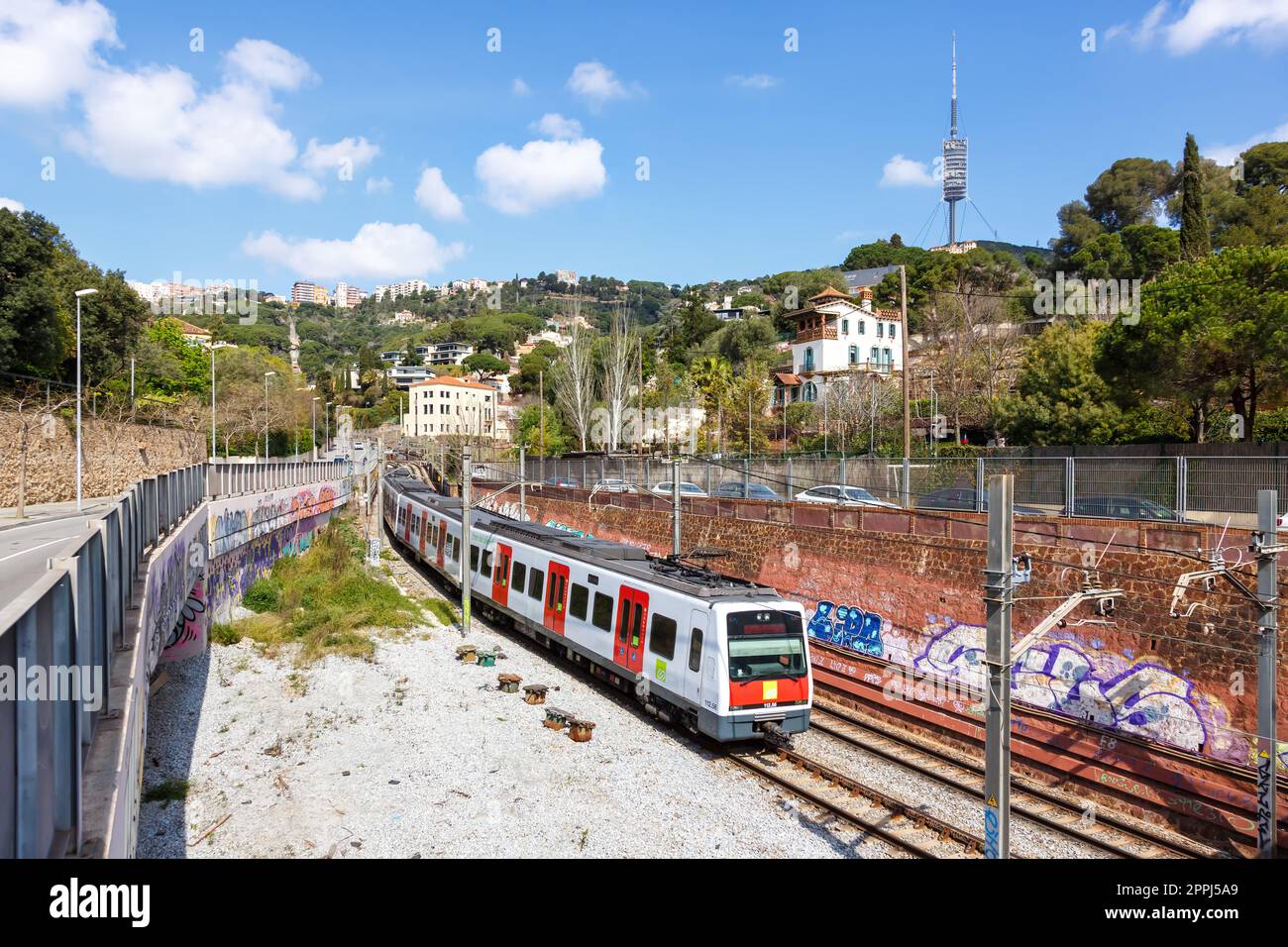 Train régional de banlieue FGC à Barcelone, Espagne Banque D'Images