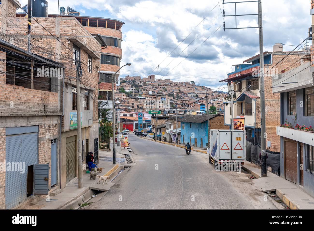 Pérou - 19 septembre 2022: rue de la campagne péruvienne en Amérique du Sud Banque D'Images