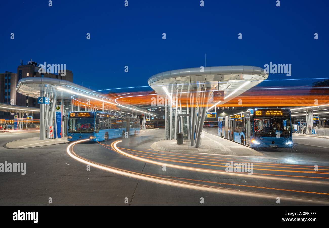 Gare routière centrale, Wuppertal, Bergisches Land, Allemagne Banque D'Images