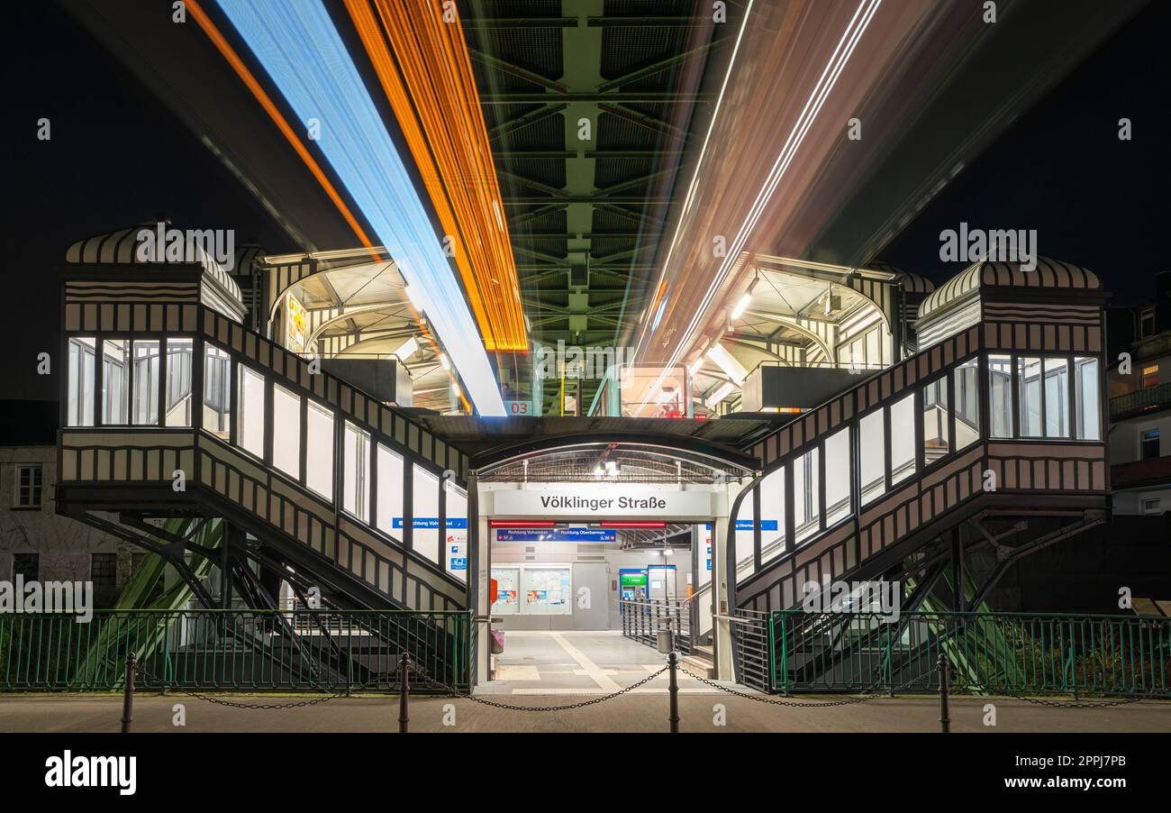 Gare suspendue, Wuppertal, Bergisches Land, Allemagne Banque D'Images