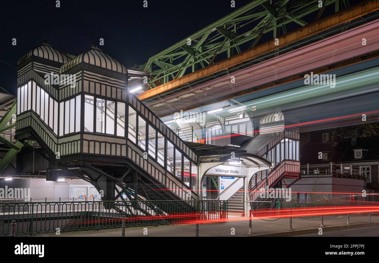 Gare suspendue, Wuppertal, Bergisches Land, Allemagne Banque D'Images