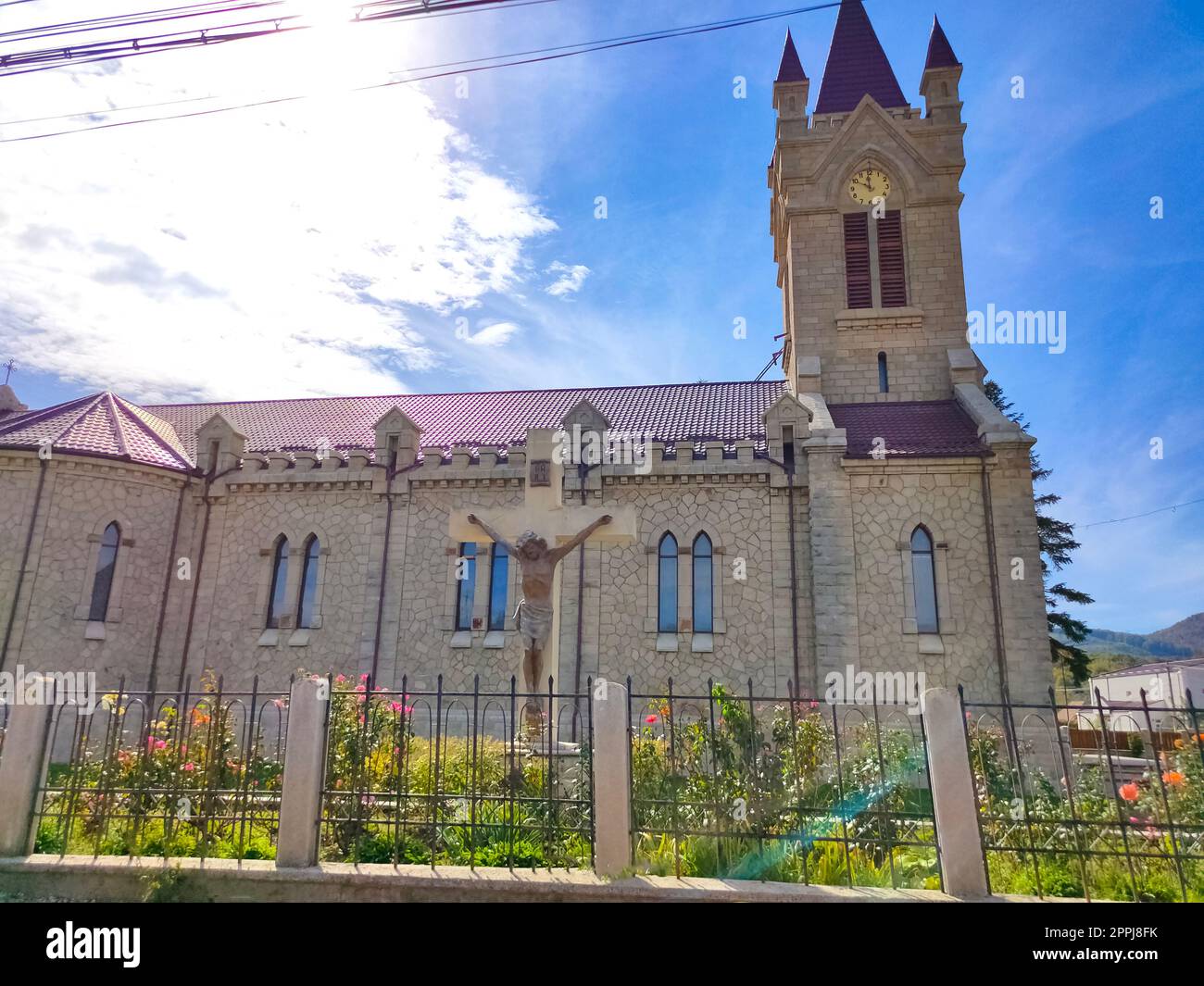 Oituz, Roumanie - 26 septembre 2022 : Église catholique d'Oituz Banque D'Images