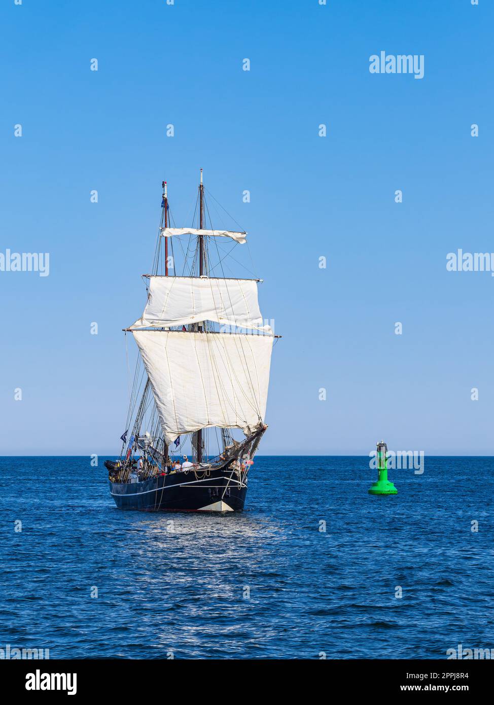 Voilier sur la mer Baltique à WarnemÃ¼nde, Allemagne Banque D'Images