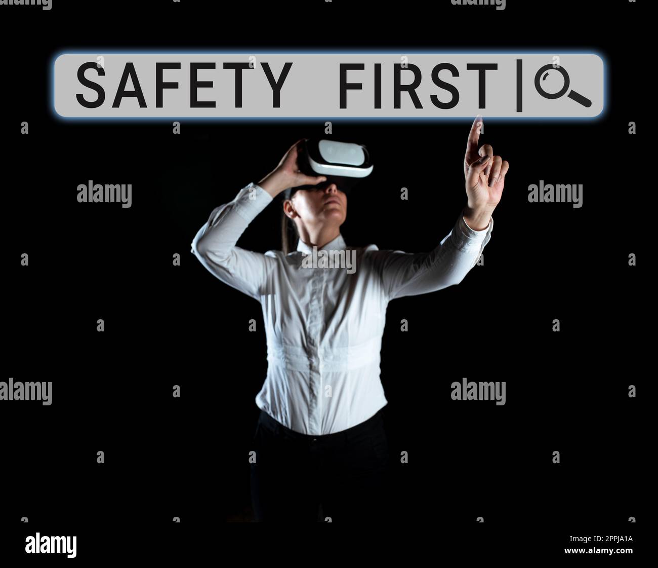 Signalétique manuscrite Safety First. Concept d'entreprise éviter tout risque inutile Live en toute sécurité soyez prudent soyez attentif Banque D'Images