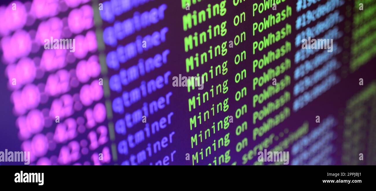Macro instantané de l'interface du programme pour le minage de devises cryptographiques sur le moniteur d'un ordinateur de bureau. Le concept de minage de bitcoins. Flux de chaînes d'informations et de données Banque D'Images