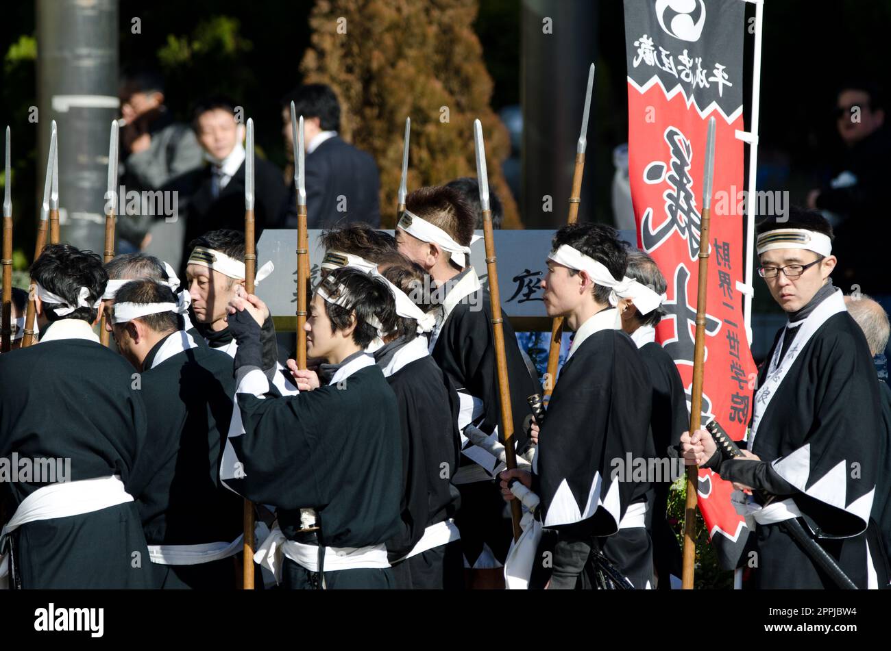 Les hommes dans une manifestation culturelle japonaise. Banque D'Images