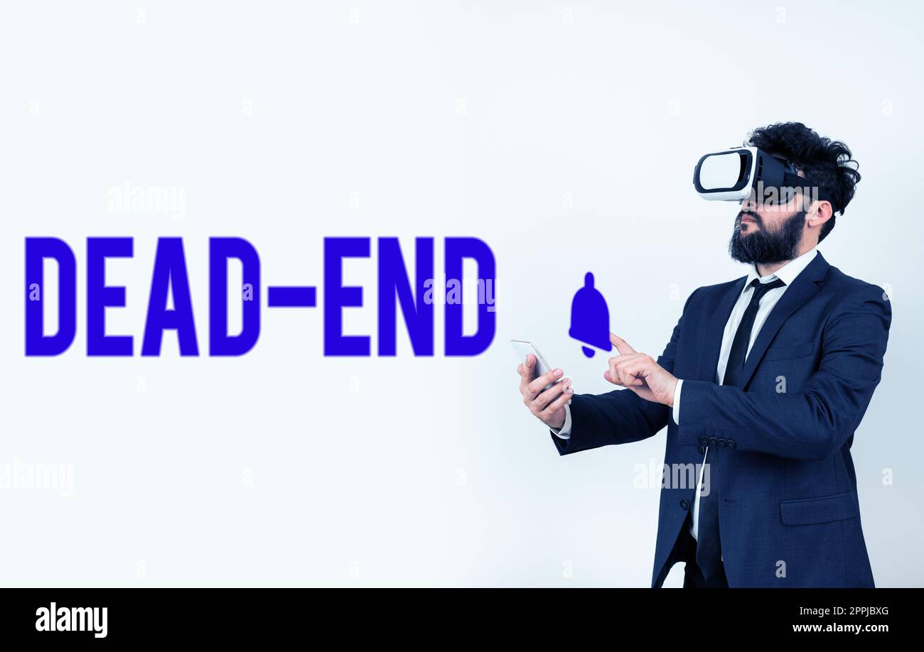 Écriture affichant le texte Dead End. Approche commerciale atteignant la limite de route ou de passage à partir de laquelle aucune sortie n'est possible Banque D'Images