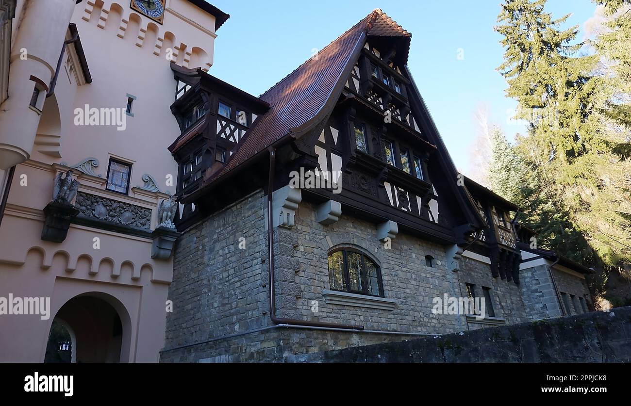 Sinaia, Roumanie. Architecture typique avec influence allemande dans la ville des montagnes des Carpates Banque D'Images