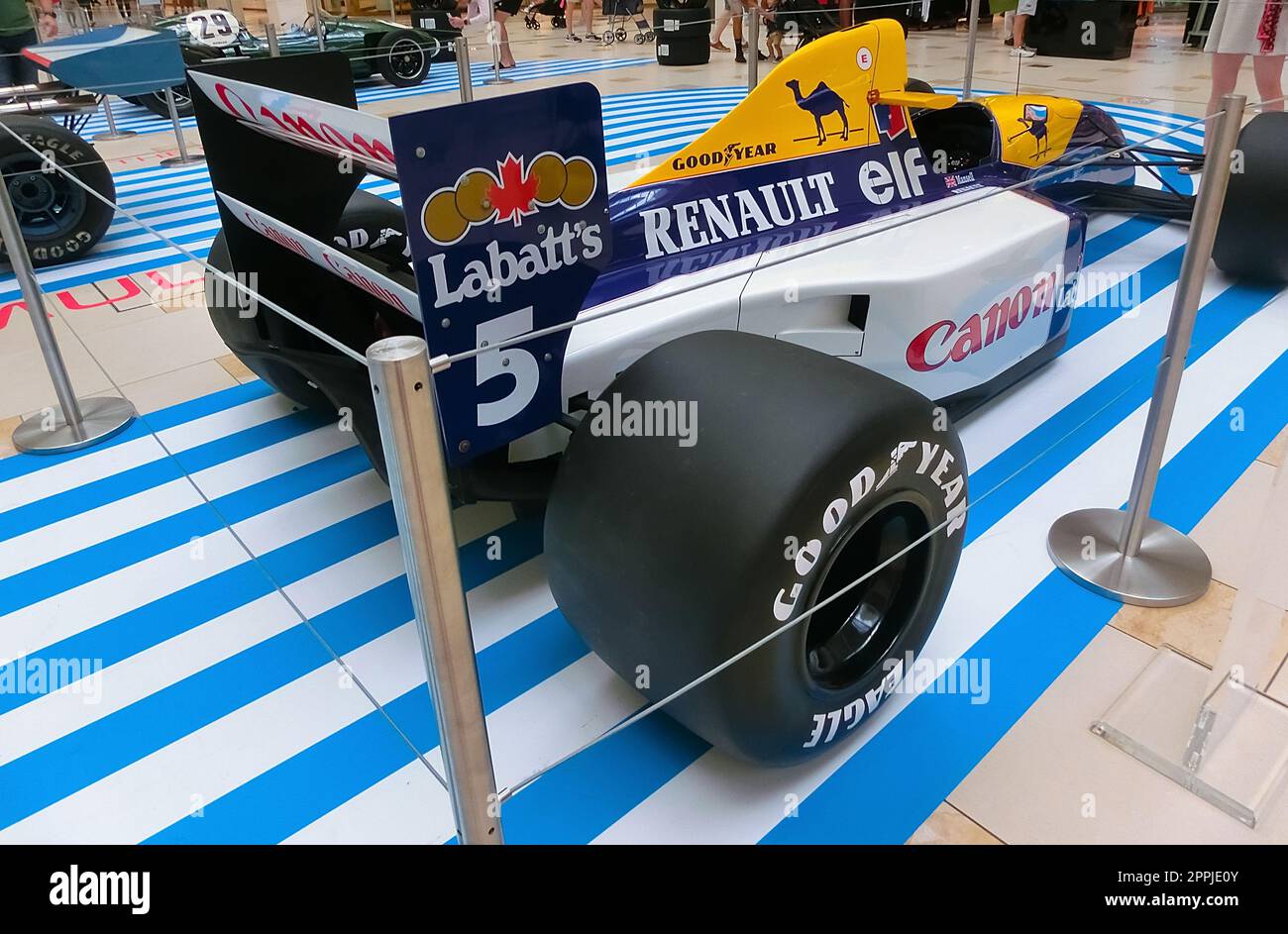 Voitures de course de Formule 1 dans le centre commercial Aventura Mall en Floride Banque D'Images