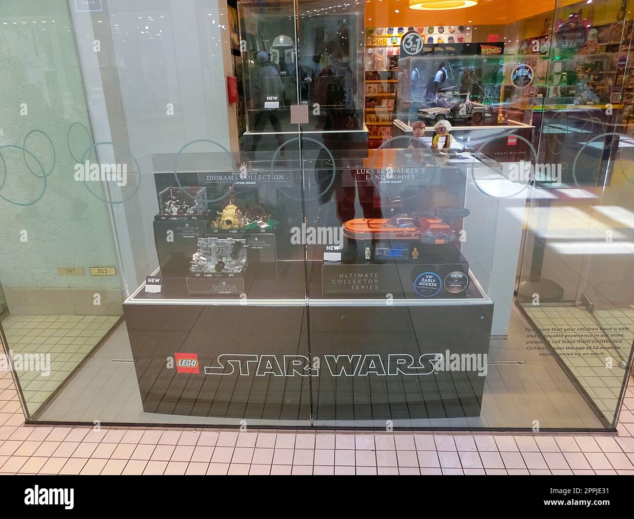 Vitrine du magasin Lego dans le centre commercial Aventura en Floride Banque D'Images