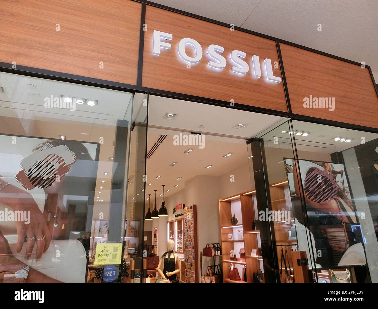 Enseigne du magasin Fossil Aventura Mall Floride. Fossil Group