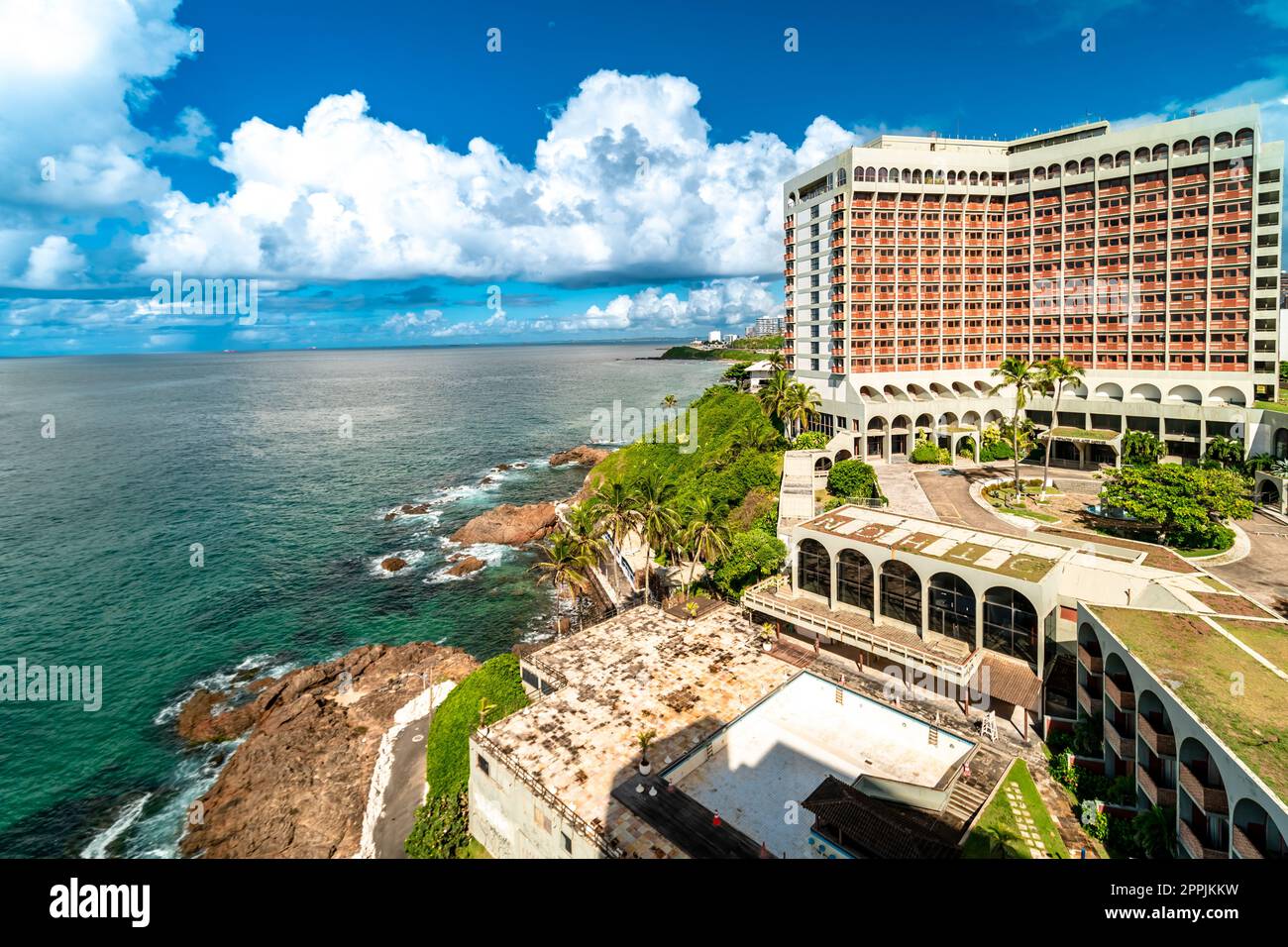 Salvador, Brésil - 22 février 2022 : hôtel en bord de mer Banque D'Images