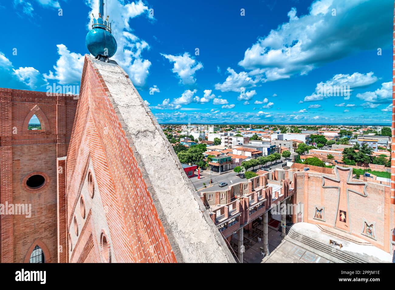 BOM Jesus da Lapa, Brésil - 25 février 2022: Catedral Nossa Senhora do Carmo et une vue sur la ville Banque D'Images