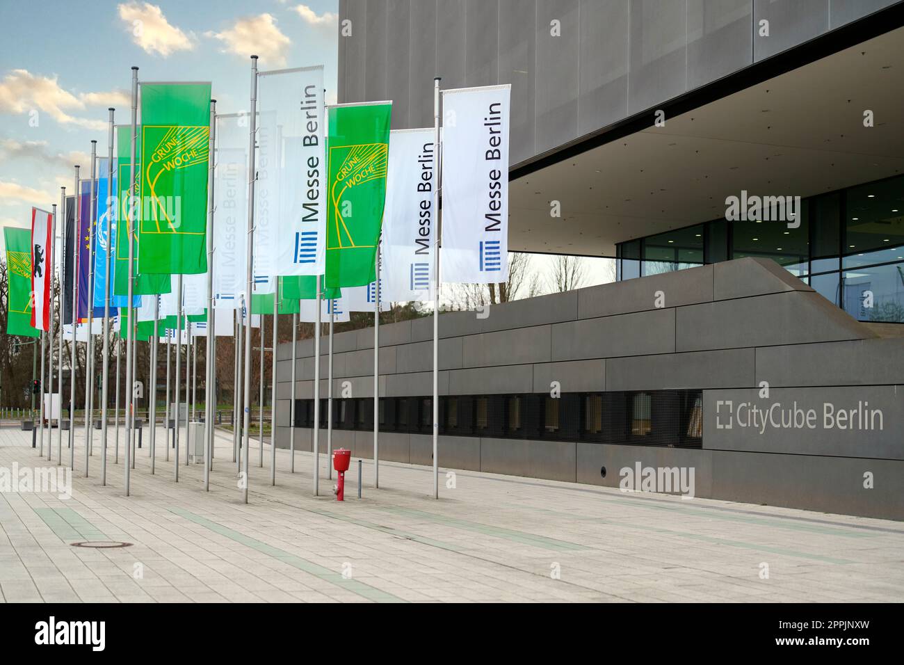 Entrée principale du CityCube Berlin, une salle d'exposition de Messe Berlin. Le bâtiment est situé à l'angle de JaffÃ©StraÃŸe et Messedamm dans le quartier Westend de Berlin pour la semaine verte internationale 2023. Banque D'Images