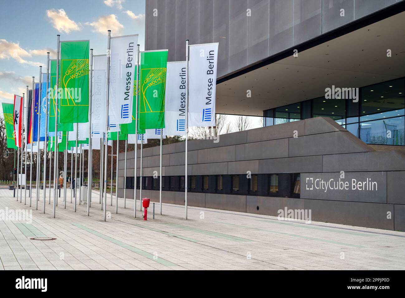 Entrée principale du CityCube Berlin, une salle d'exposition de Messe Berlin. Le bâtiment est situé à l'angle de JaffÃ©StraÃŸe et Messedamm dans le quartier Westend de Berlin pour la semaine verte internationale 2023. Banque D'Images