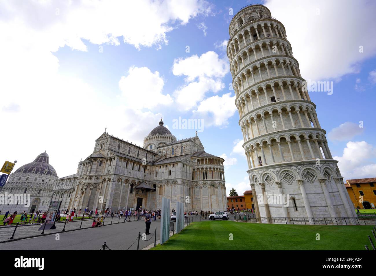 PISE, ITALIE - 24 JUIN 2022 : Piazza dei Miracoli officiellement connue sous le nom de Piazza del Duomo, site classé au patrimoine mondial de l'UNESCO, Pise, Toscane, Italie Banque D'Images