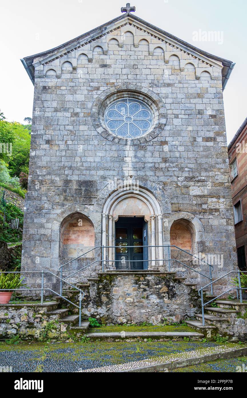 Petite église sur le promontoire de Portofino Banque D'Images