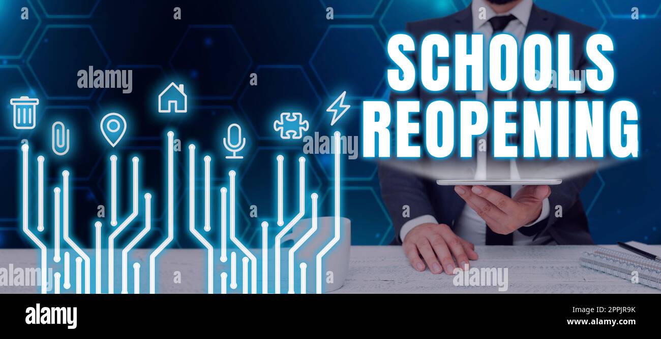 Panneau d'écriture manuscrite réouverture des écoles. Les cours de présentation d'affaires sont pour le moment la fin de la journée d'école Banque D'Images