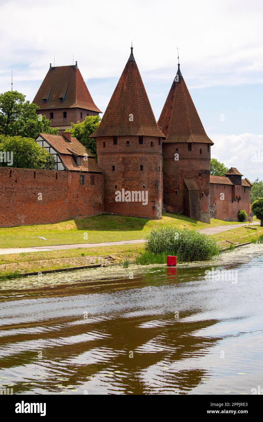 Château de Malbork du 13e siècle, forteresse teutonique médiévale sur la rivière Nogat, Malbork, Pologne Banque D'Images