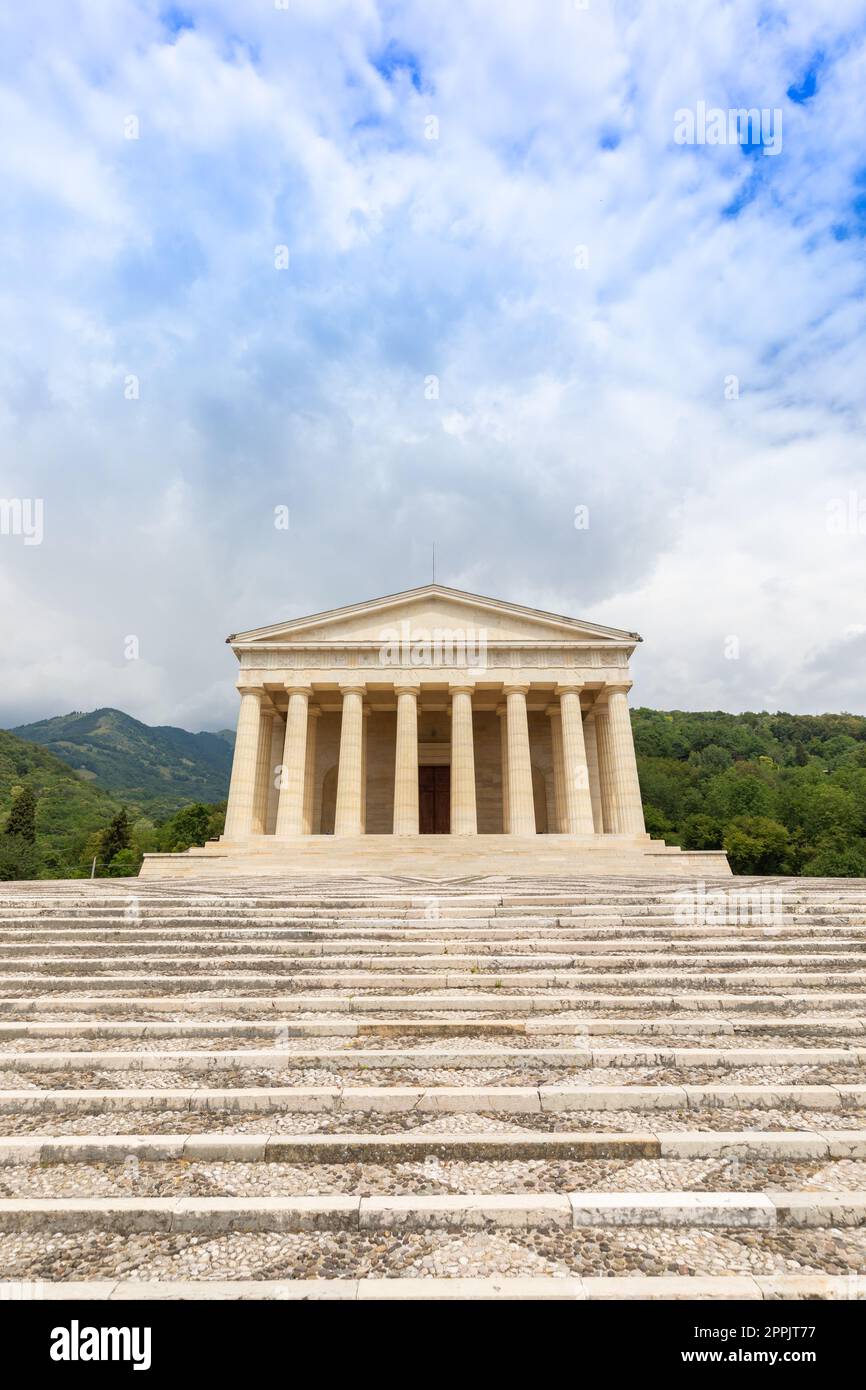 Possagno, Italie. Temple d'Antonio Canova avec colonnade classique et panthéon design extérieur. Banque D'Images