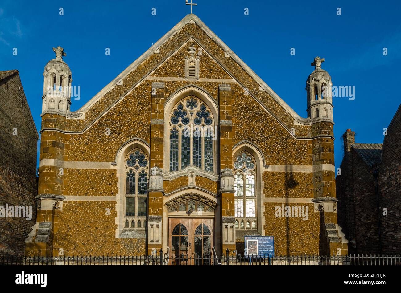 ST. IVES, ANGLETERRE, Royaume-Uni - 28 DÉCEMBRE 2013 : façade de St. Église méthodiste Ives, Cambridgeshire, Angleterre Banque D'Images