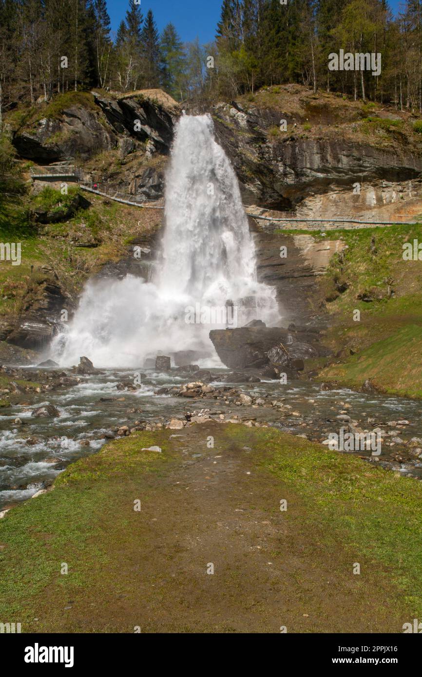 Vue sur Steinsdalsfossen près de Norheimsund Banque D'Images