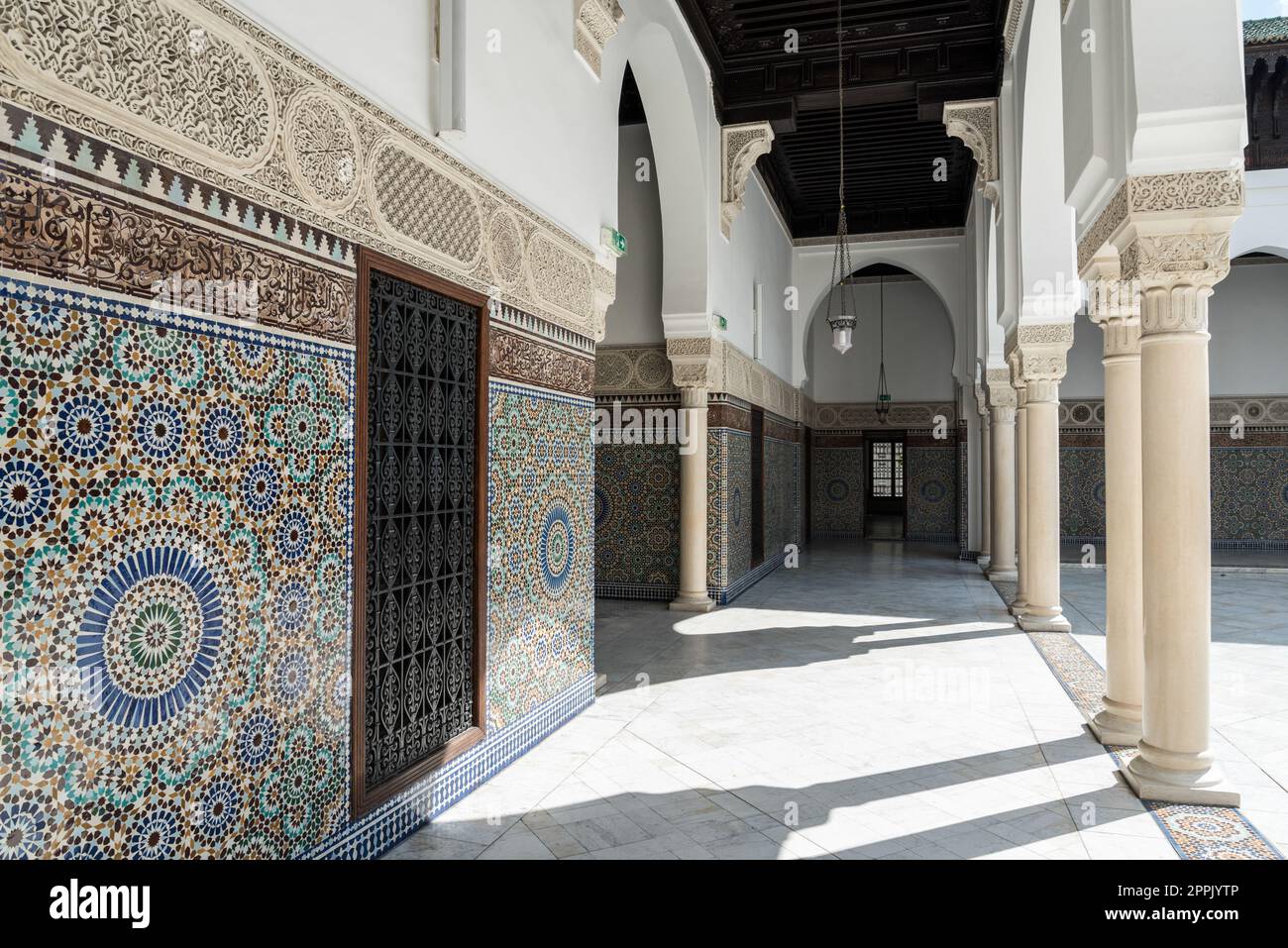Une cour de la Grande Mosquée de Paris Banque D'Images