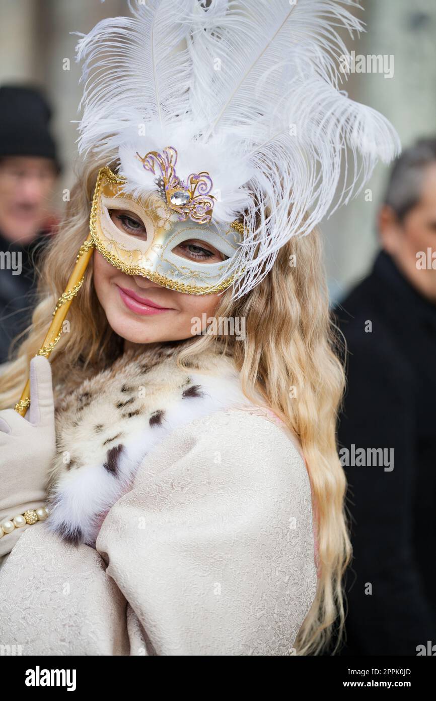 Venise, Italie - février 2019 : Carnaval de Venise, tradition italienne typique et fête avec masques en Vénétie. Banque D'Images