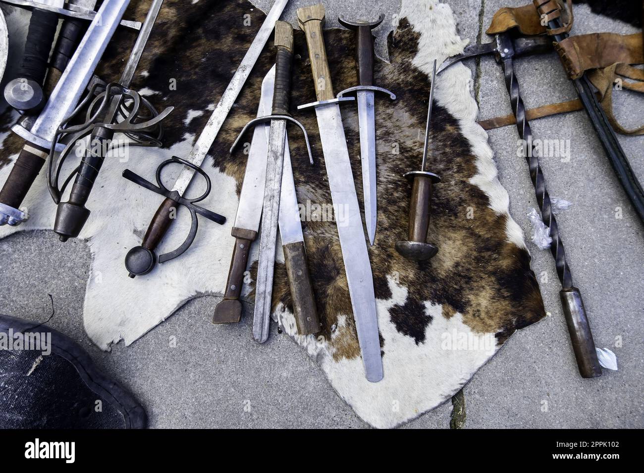 Épées médiévales anciennes Banque D'Images