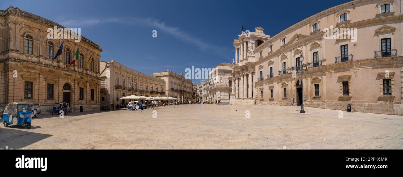 Syracuse, Italie - 08 18 2020: Place de la cathédrale à Syracuse, Italie. Banque D'Images
