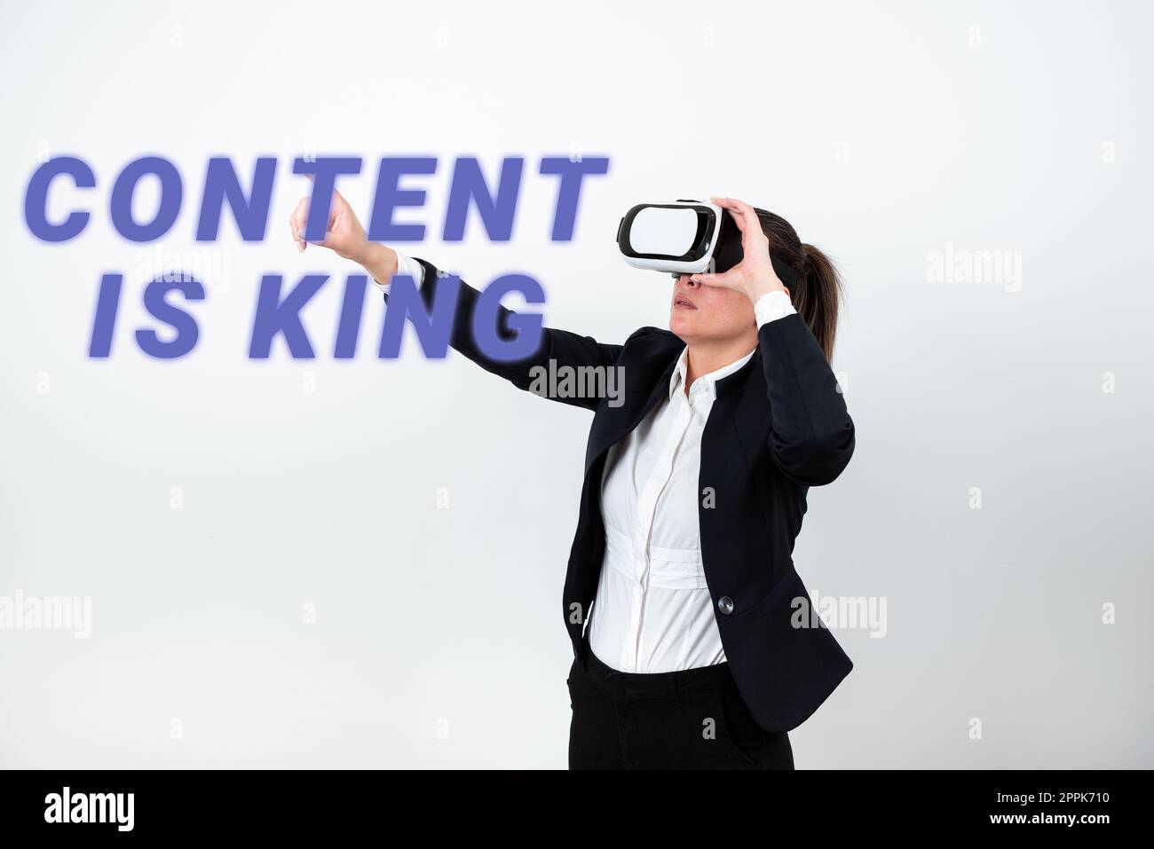 Légende conceptuelle le contenu est roi. Approche d'affaires stratégie de publicité en ligne Search Engine Marketing Banque D'Images