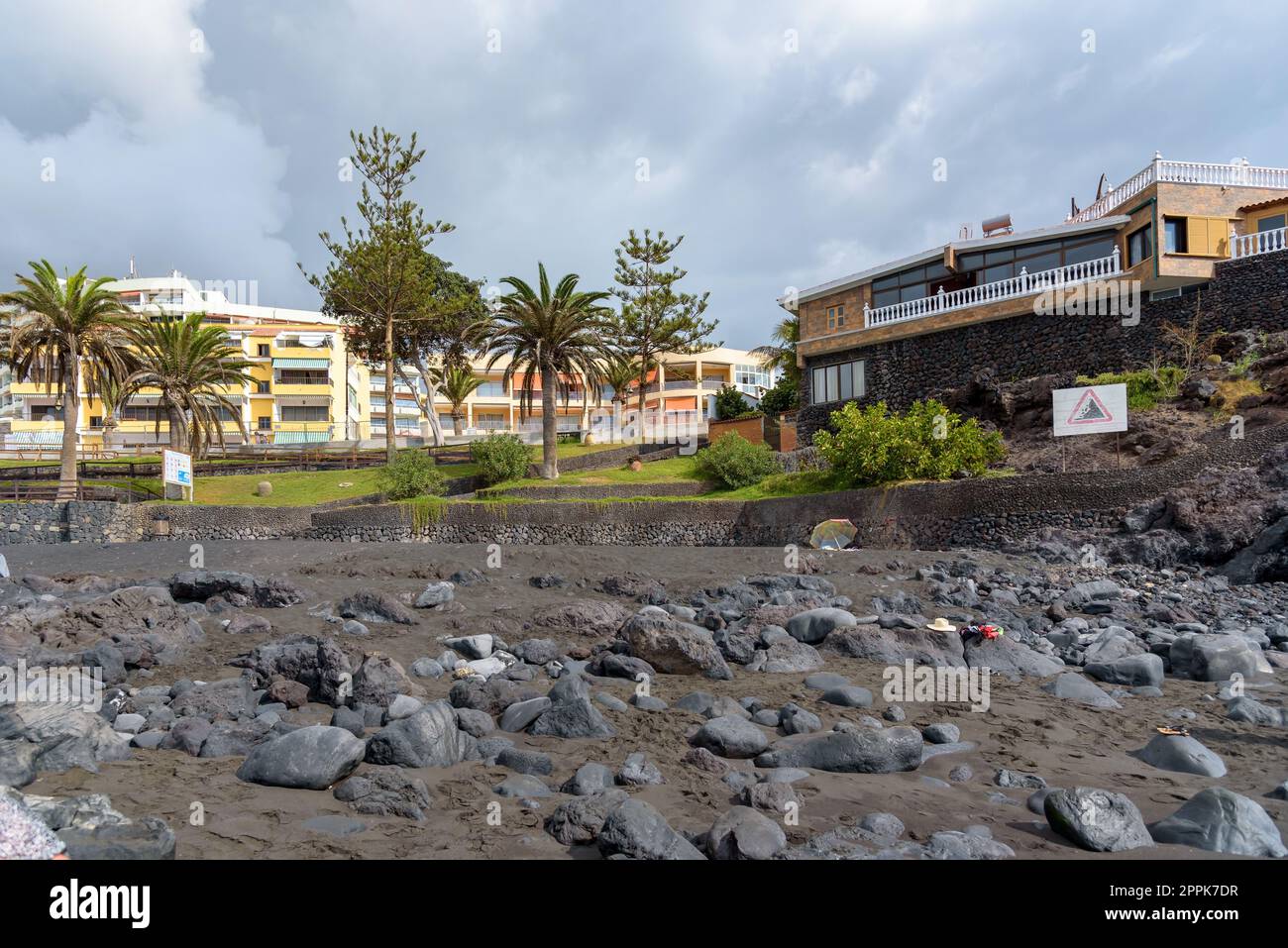 Rochers sur la Playe de la Arena à Tenerife Banque D'Images