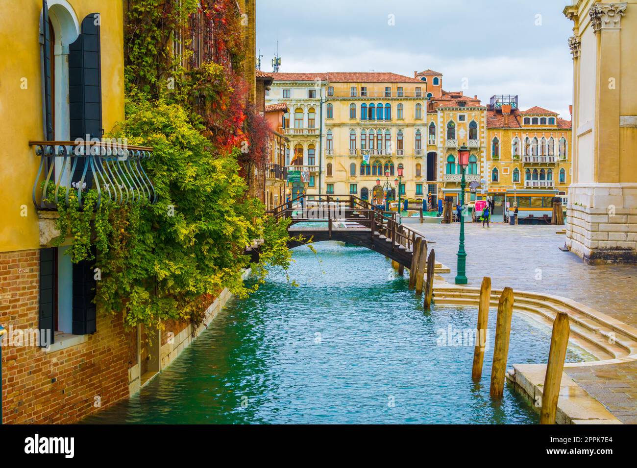 Voyages et tourisme à Venise : maisons colorées sur les canaux Banque D'Images