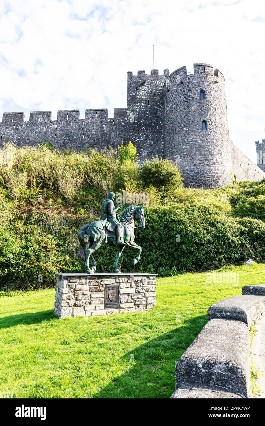 Le château de Pembroke (gallois : Castell Penfro) est un château médiéval situé dans le centre de Pembroke, dans le Pembrokeshire, au pays de Galles. pays de galles, pembrokeshire, château de pembroke Banque D'Images