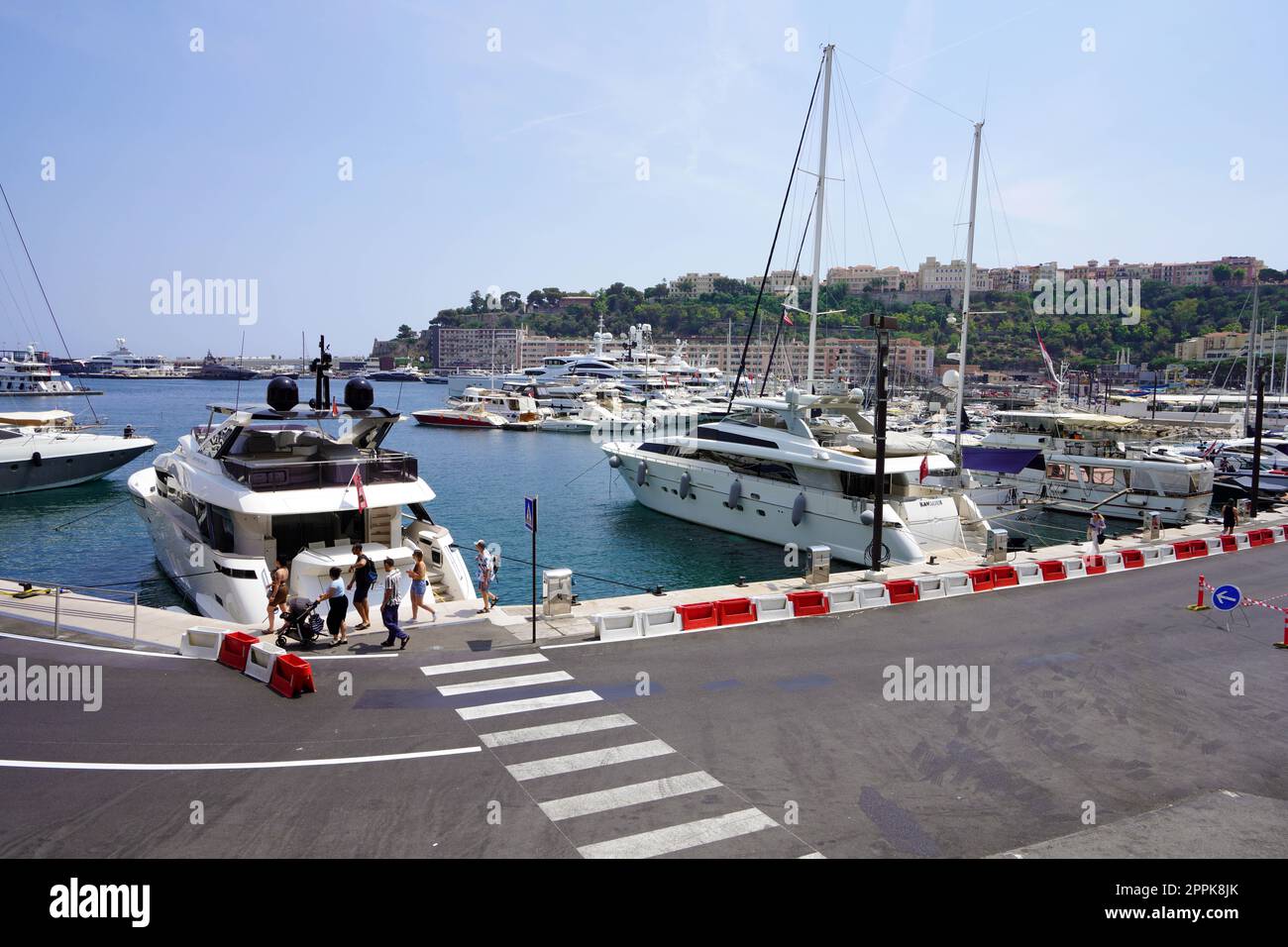 MONACO-VILLE, MONACO - 18 JUIN 2022 : Port Hercules dans le quartier de la Condamine, Monaco Banque D'Images