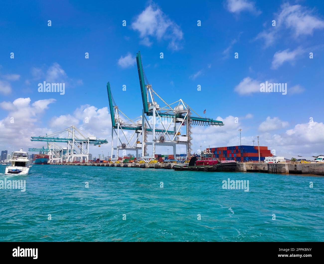 De nombreux conteneurs à Port Miami, l'un des plus grands ports de fret Banque D'Images
